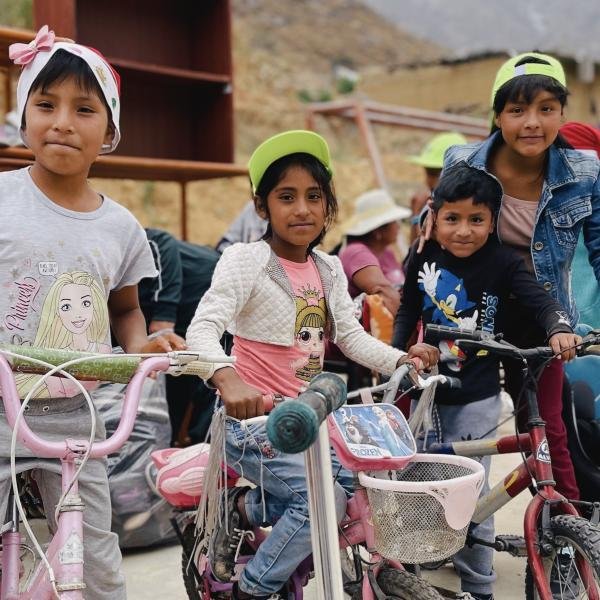 niños en bicicleta